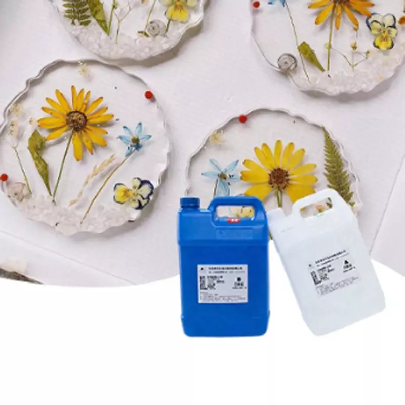 Applying Resin to the Surface of Handicrafts